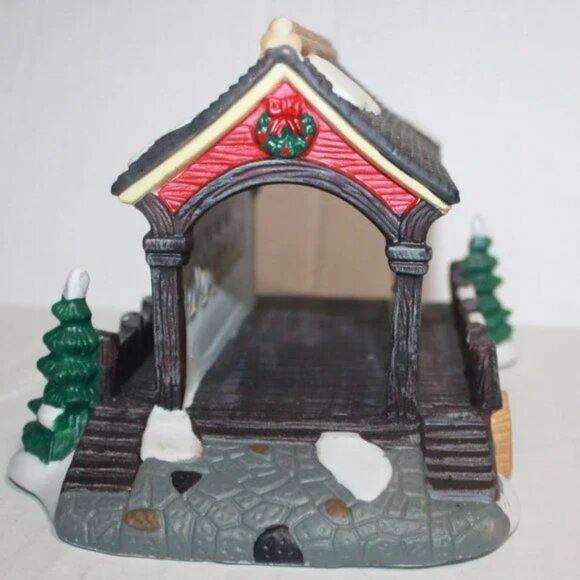 1999 St. Nicholas Square Christmas Village Porcelain Covered Bridge - Picture 6 of 7